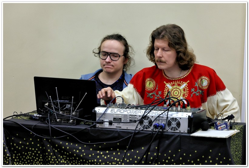 Саунд продюсер в русском народном стиле